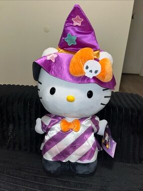 Hello Kitty Halloween Greeter